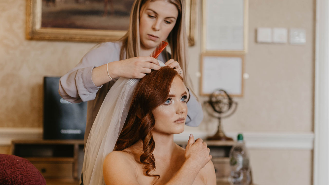 Read more about the article How to Find the Perfect Bridal Hair Stylist